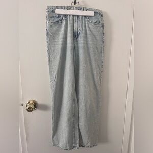 High Rise Mom Jeans Light Wash Women’s Size 8 High Rise 11”